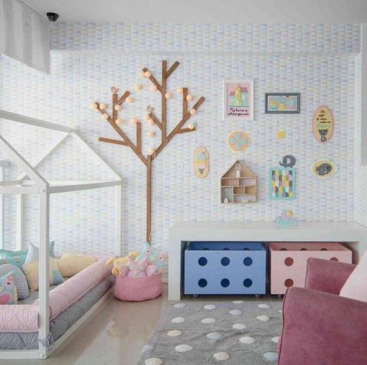 Decoração azul e rosa.