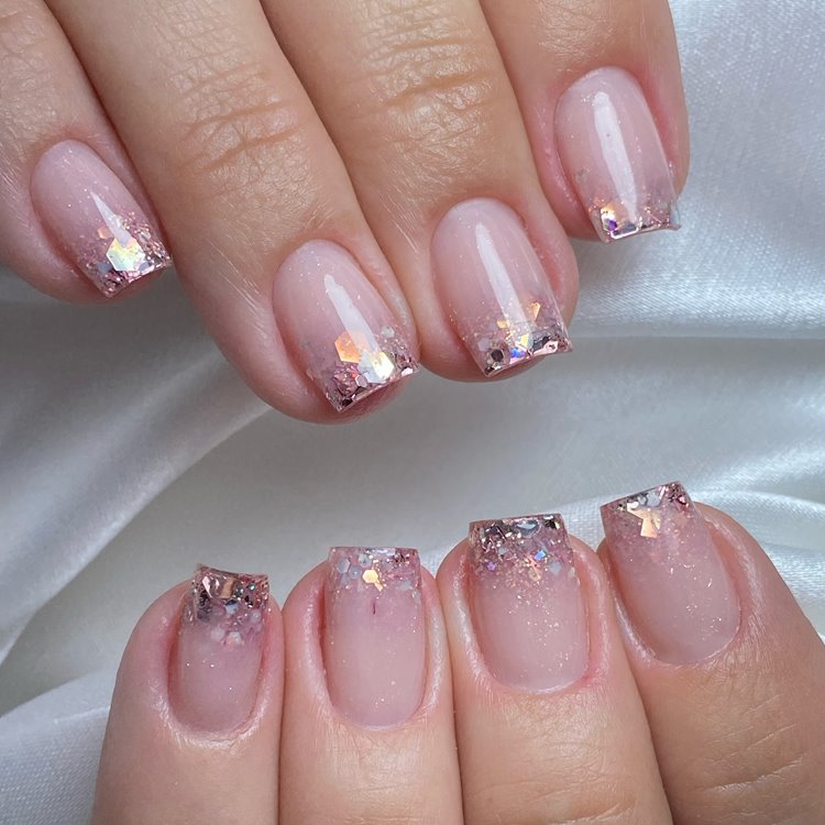 Unhas em gel com glitter (tamanho: curto. Formato: quadrada) 