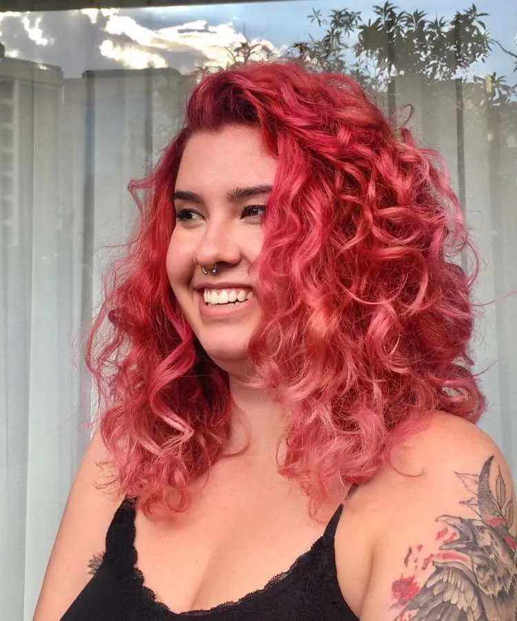 Corte repicado longo ondulado rosa