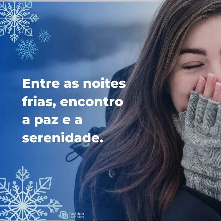 A imagem mostra uma pessoa com cabelos castanhos, de frente, usando luvas. O fundo azul com flocos de neve sugere um tema de inverno. O texto diz: “Entre as noites frias, encontro a paz e a serenidade.” Inclui legendas de inverno, transmitindo uma sensação de tranquilidade.


