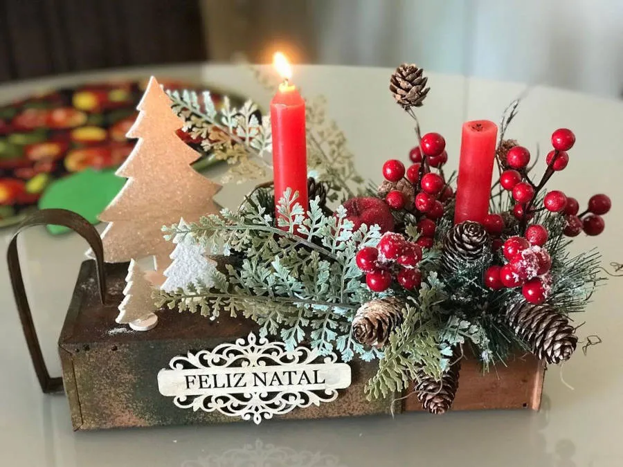 Decoração de Natal para mesa de jantar.