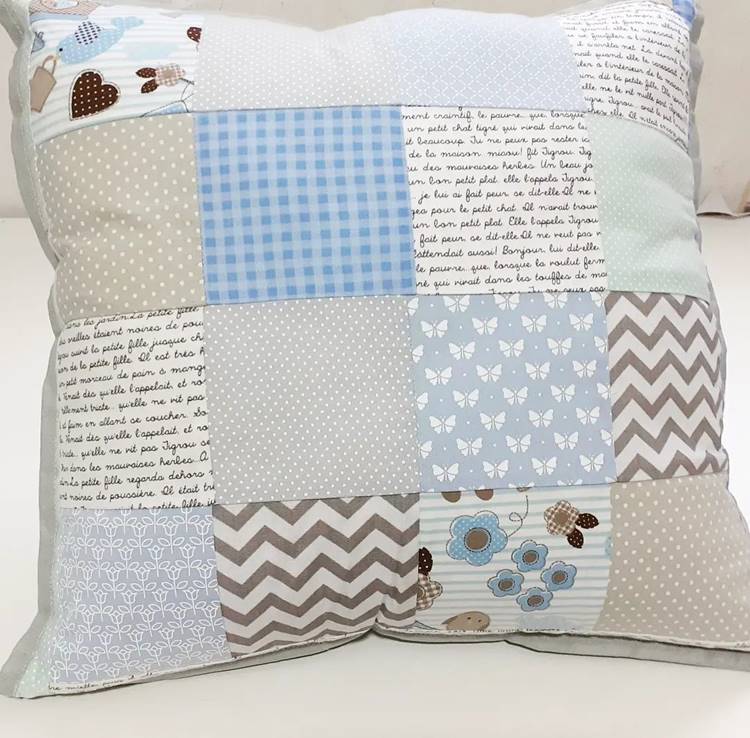 Presentes para o Dia das Mães: almofada patchwork azul.