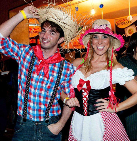 Homem com look jeans country