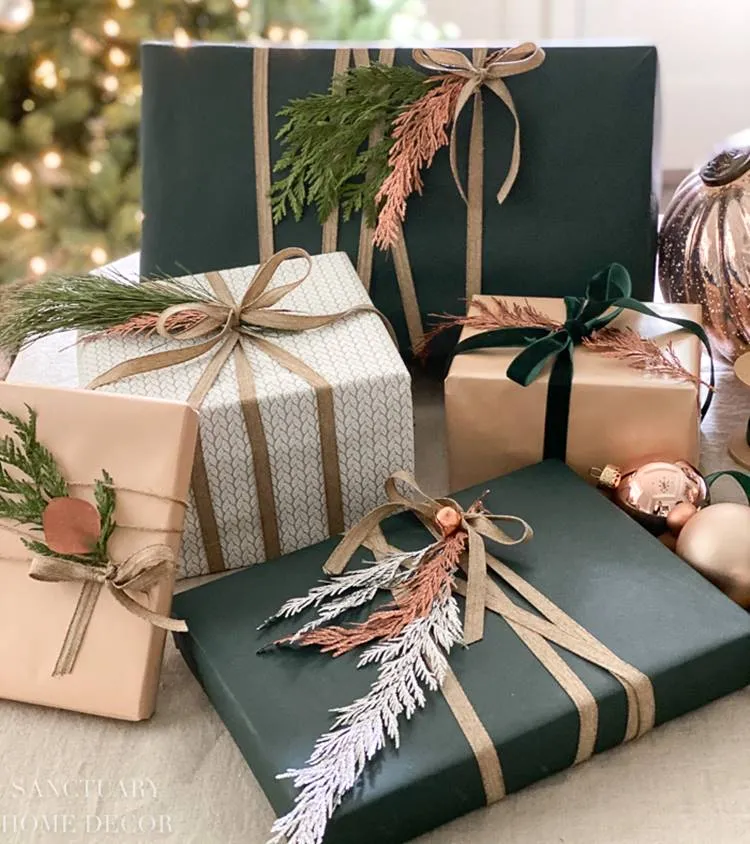 Foto de presente decorado.