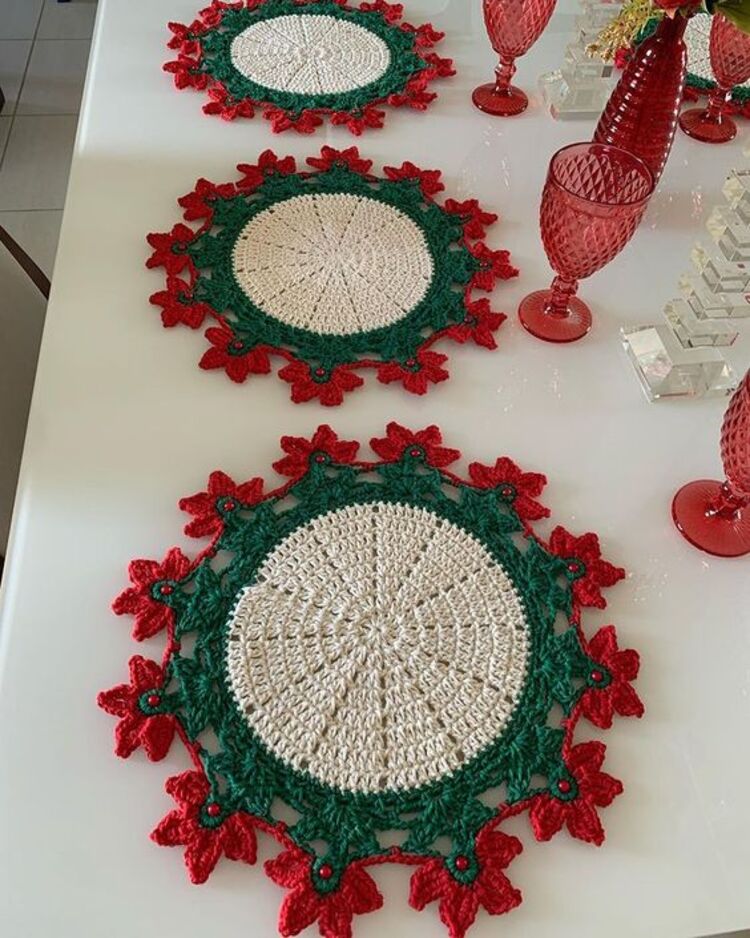 Mesa de natal decorada.