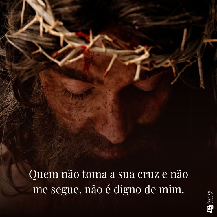 Imagem de Jesus crucificado ao entardecer, com céu em tons de laranja e azul. À esquerda, a mensagem: "Sexta-feira Santa. A Cruz de Jesus é o sinal supremo do amor de Deus por cada homem."