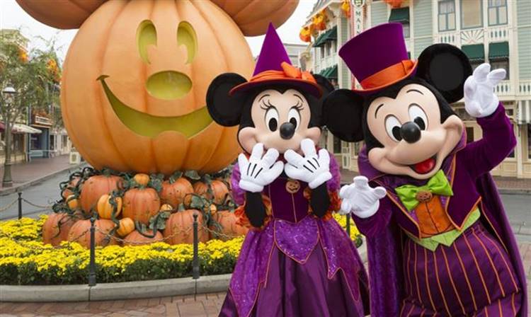 Foto do Mickey e da Minnie. 