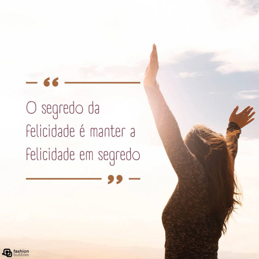 Frases impactantes Tumblr: O segredo da felicidade é manter a felicidade em segredo;