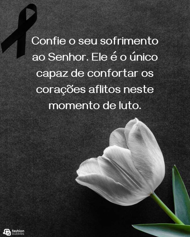 Frase de luto: Confie o seu sofrimento ao Senhor. Ele é o único capaz de confortar os corações aflitos neste momento de luto Frase "Confie o seu sofrimento ao Senhor. Ele é o único capaz de confortar os corações aflitos neste momento de luto" ilustrada com foto de tulipa branca