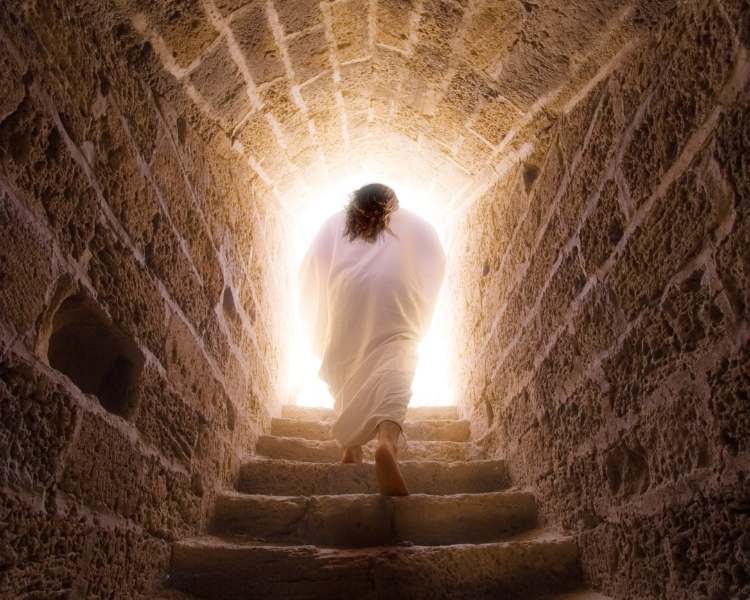 Foto de Jesus Cristo ressuscitado saindo da tumba 