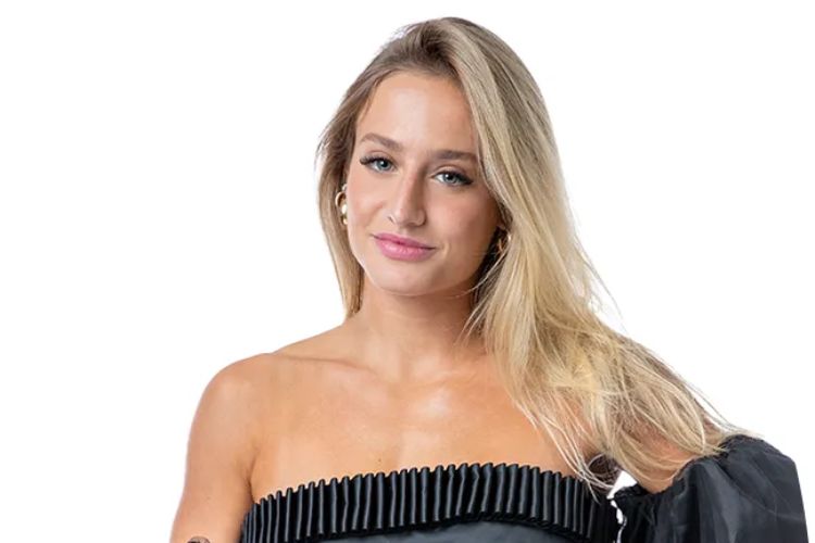 foto da atriz Bruna Griphao usando blusa preta com mangas bufantes