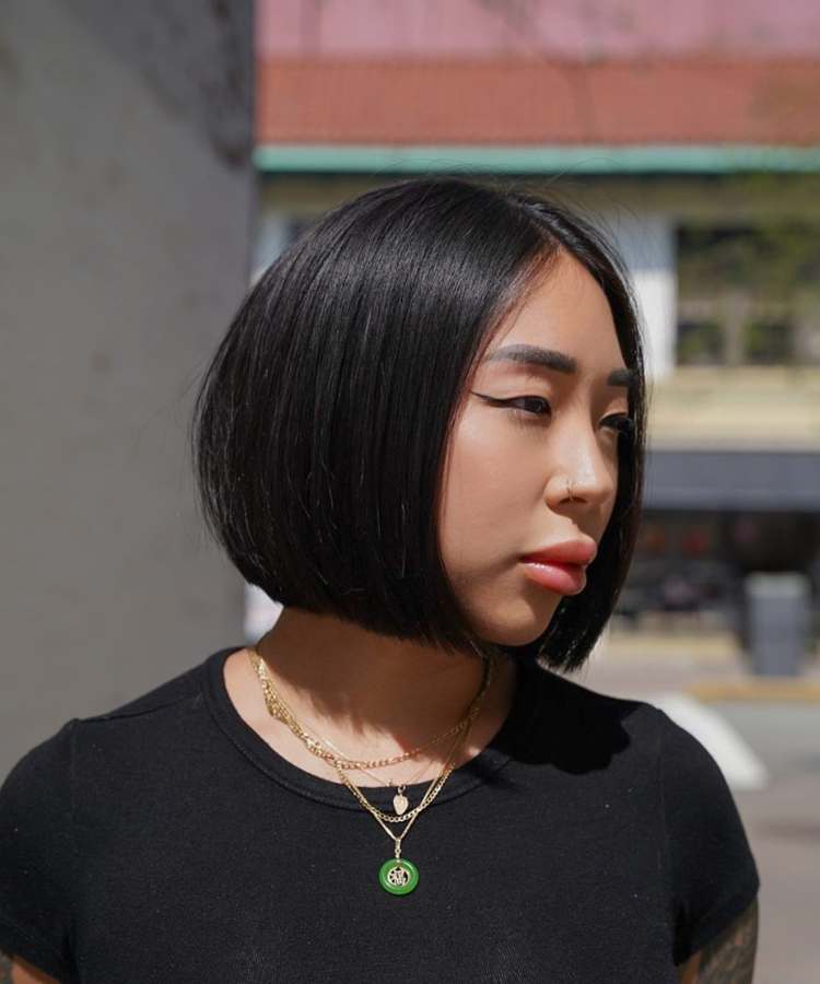 Corte blunt cut mulher cabelo liso preto