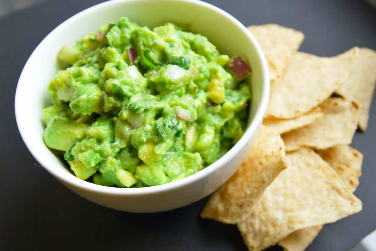 Guacamole com tortilhas