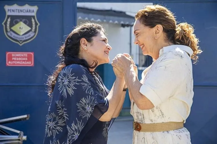 Angelina e Agatha na novela Terra e Paixão