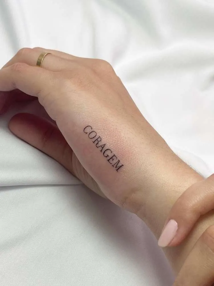 Opção de tatuagem pequena