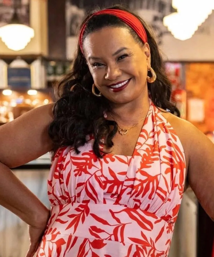 Solange Couto em cena no papel de Dona de Mim