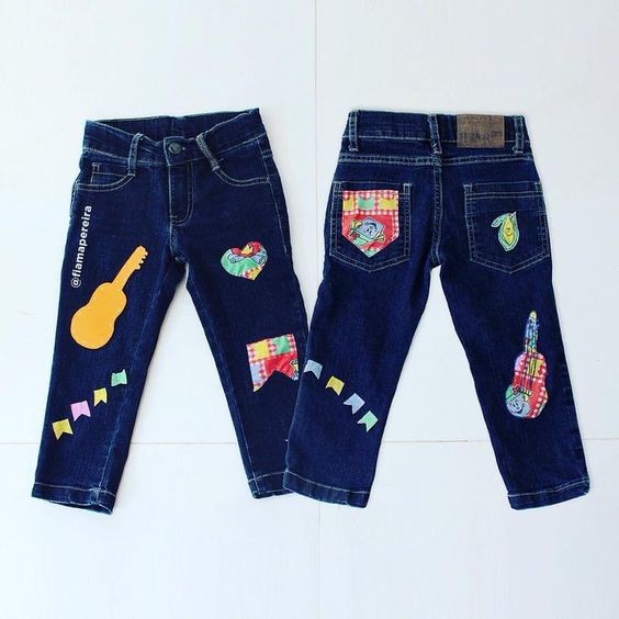 Calças jeans infantis decoradas para o são joão com retalhos