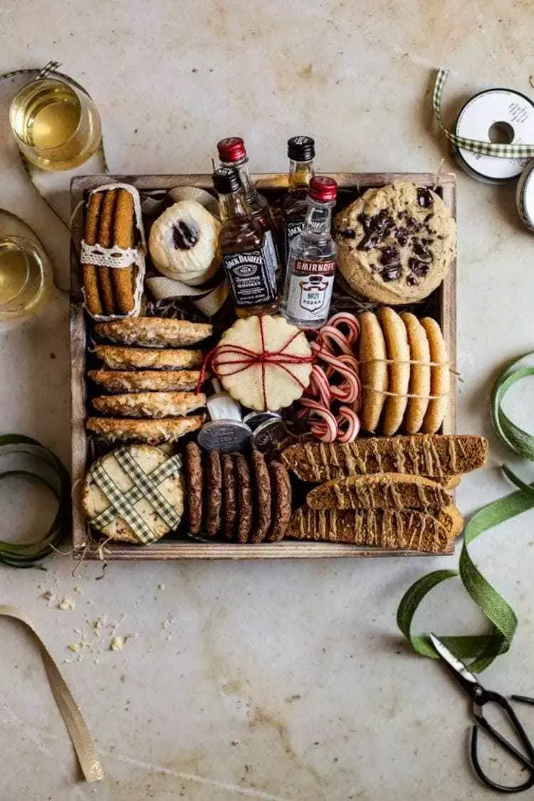 Caixa de biscoitos e bebidas