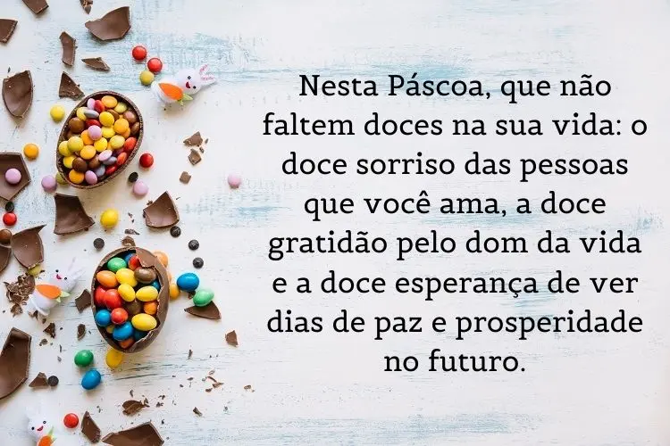 Foto de mesa branca com ovos de chocolate  e frase: Nesta Páscoa, que não faltem doces na sua vida: o doce sorriso das pessoas que você ama, a doce gratidão pelo dom da vida e a doce esperança de ver dias de paz e prosperidade no futuro.