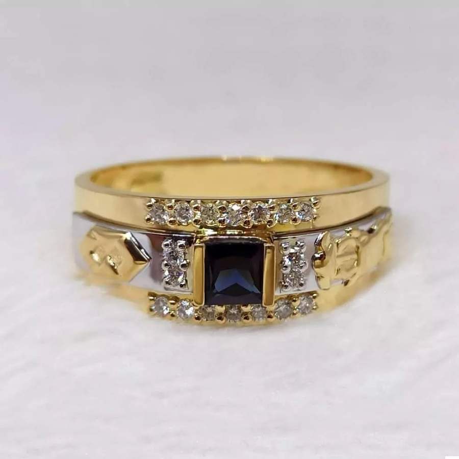 Anel dourado com brilhantes e pedra azul