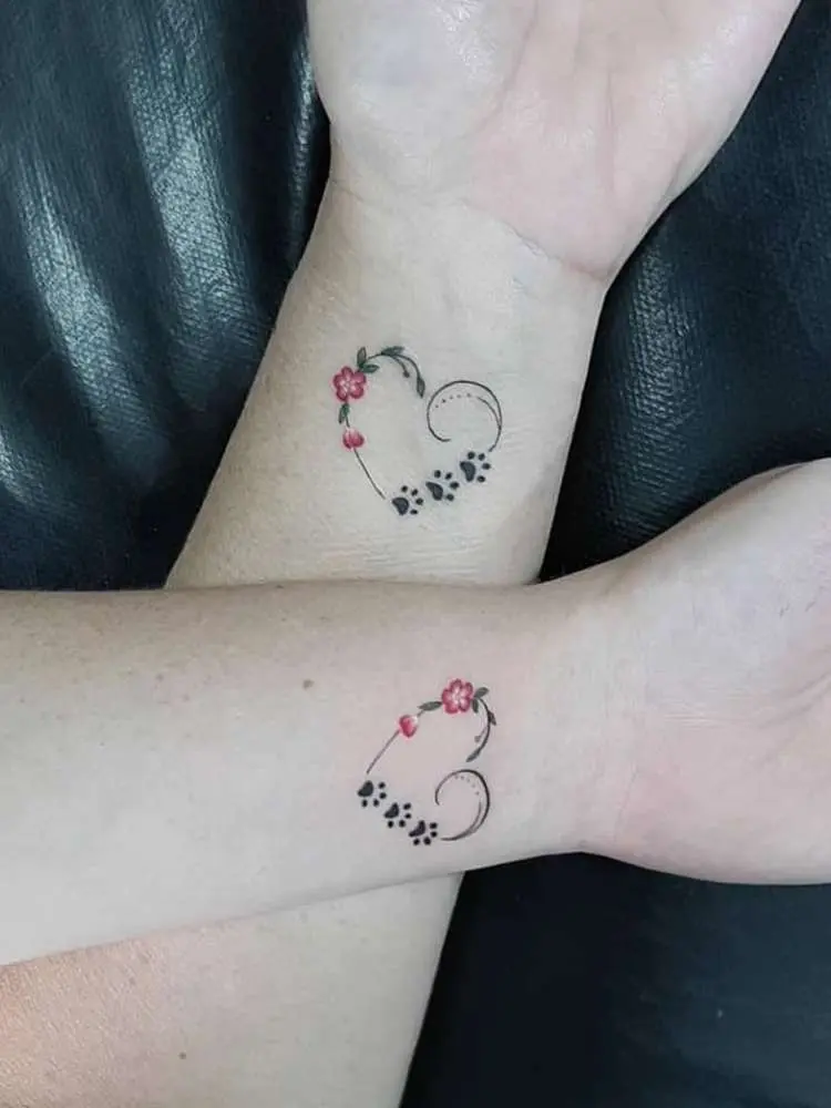 Opção de tatuagem de amigas