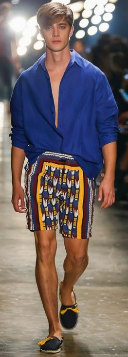 Bermuda Estampada Masculina Murilo Lomas desfila coleção na SPFW N41