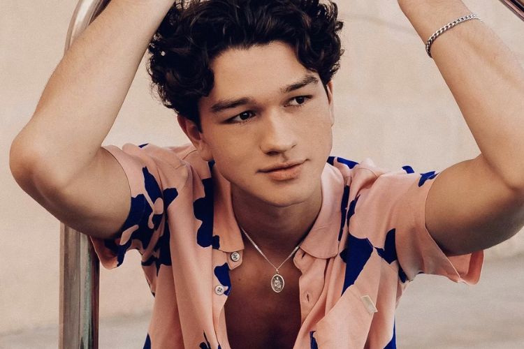 Charlie Bushnell será Luke Castellan
