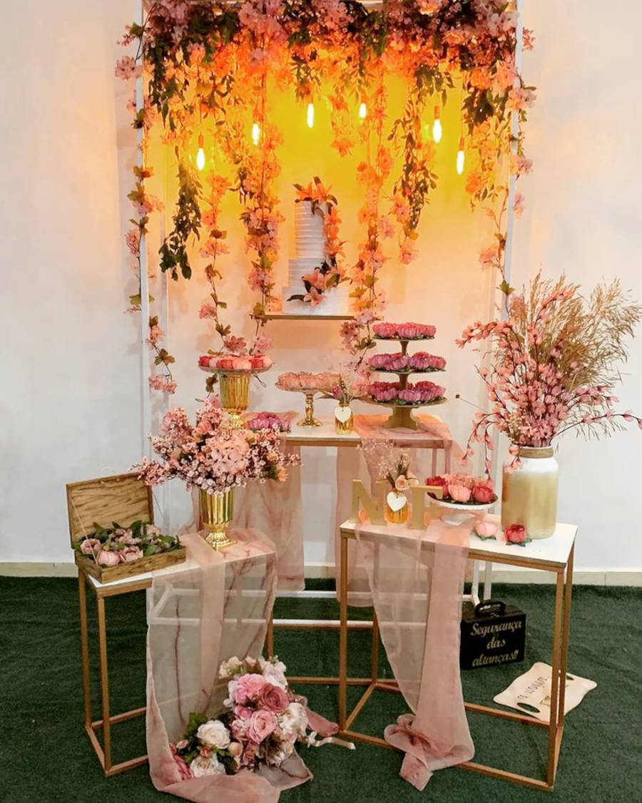 Decoração de casamento simples e pequeno.