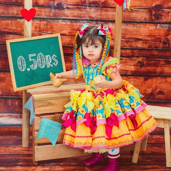 bebê com vestido de são joão