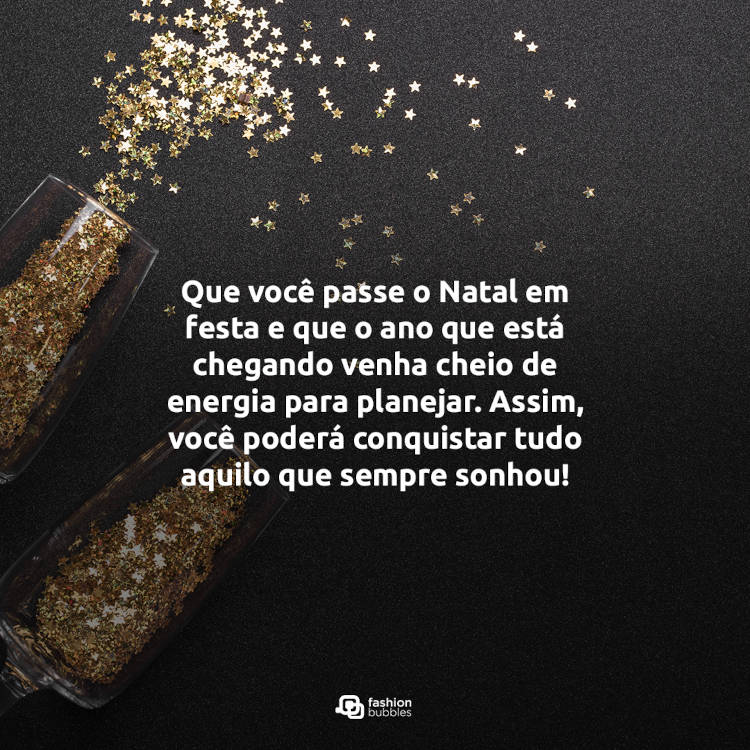 Foto de fundo preto com 2 taças caídas com estrelas douradas e frase: Que você passe o Natal em festa e que o ano que está chegando venha cheio de energia para planejar. Assim, você poderá conquistar tudo aquilo que sempre sonhou!