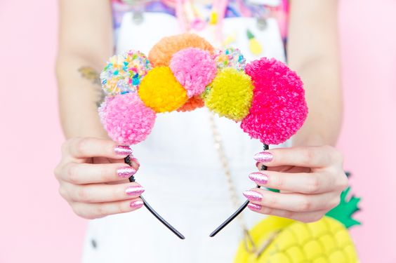 nos-looks-deste-carnaval-aposte-nos-pompons