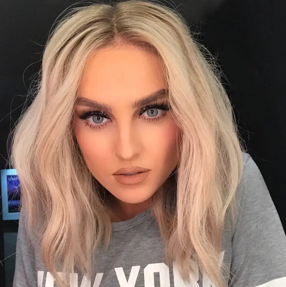 Cabelo loiro com Corte médio Gabi Brandt