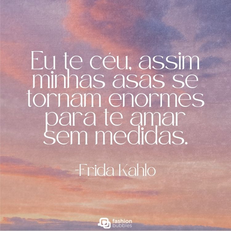 Foto de céu com nuves e frase "Eu te céu, assim minhas asas se tornam enormes para te amar sem medidas.” - Frida Khalo
