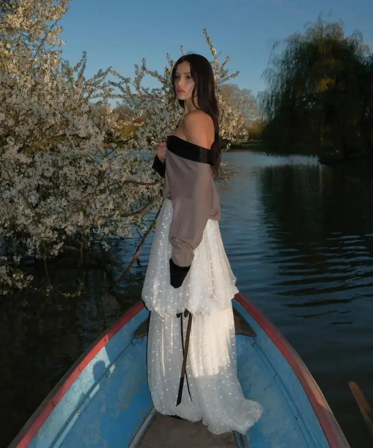 Livia Nunes, uma das famosas que representou o Brasil na Semana de Moda de Paris Outono Inverno 2026