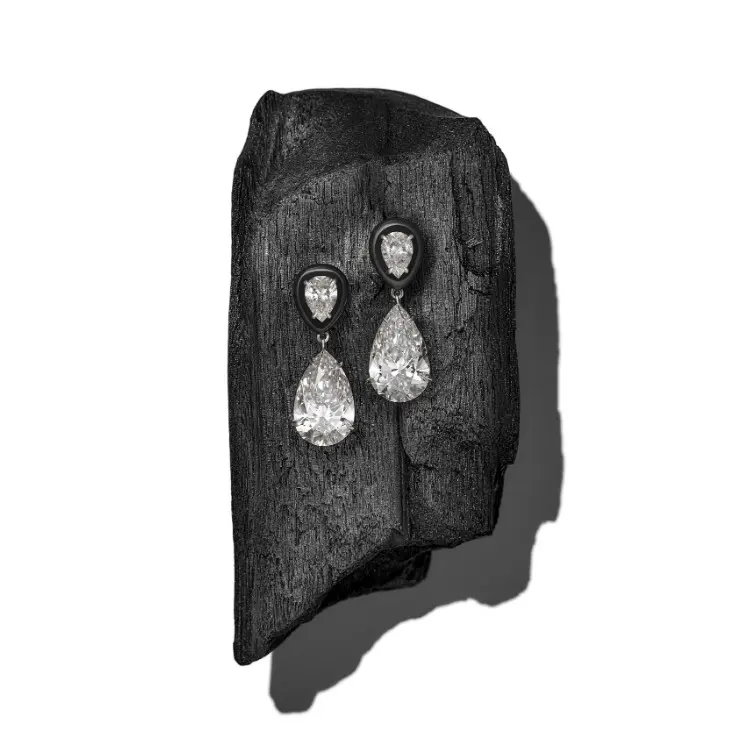 Brinco de diamantes da marca brasileira SAUER usado por Meryl Streep