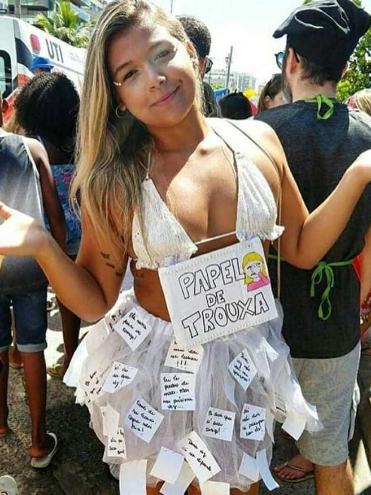 Opção de plaquinhas para look de Carnaval
