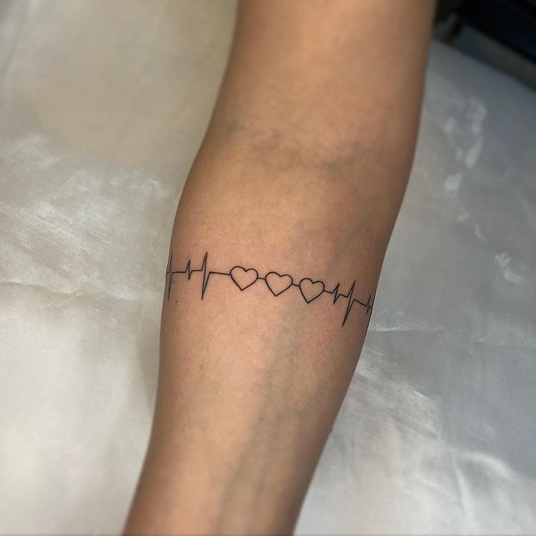tatuagem que imita bracelete