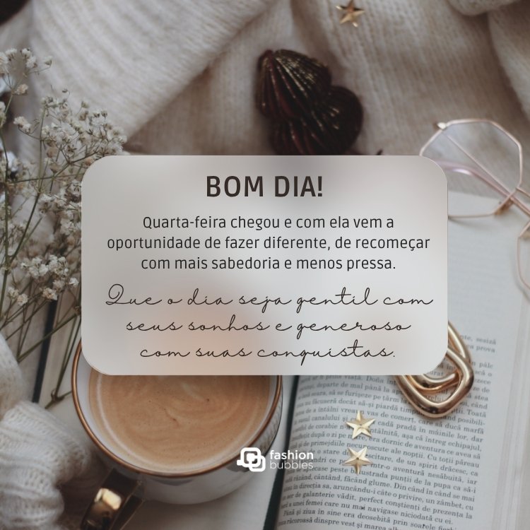 Foto de cama com livro, café e flores, além de frase: Quarta-feira chegou e com ela vem a oportunidade de fazer diferente, de recomeçar com mais sabedoria e menos pressa. Que o dia seja gentil com seus sonhos e generoso com suas conquistas. Bom dia!