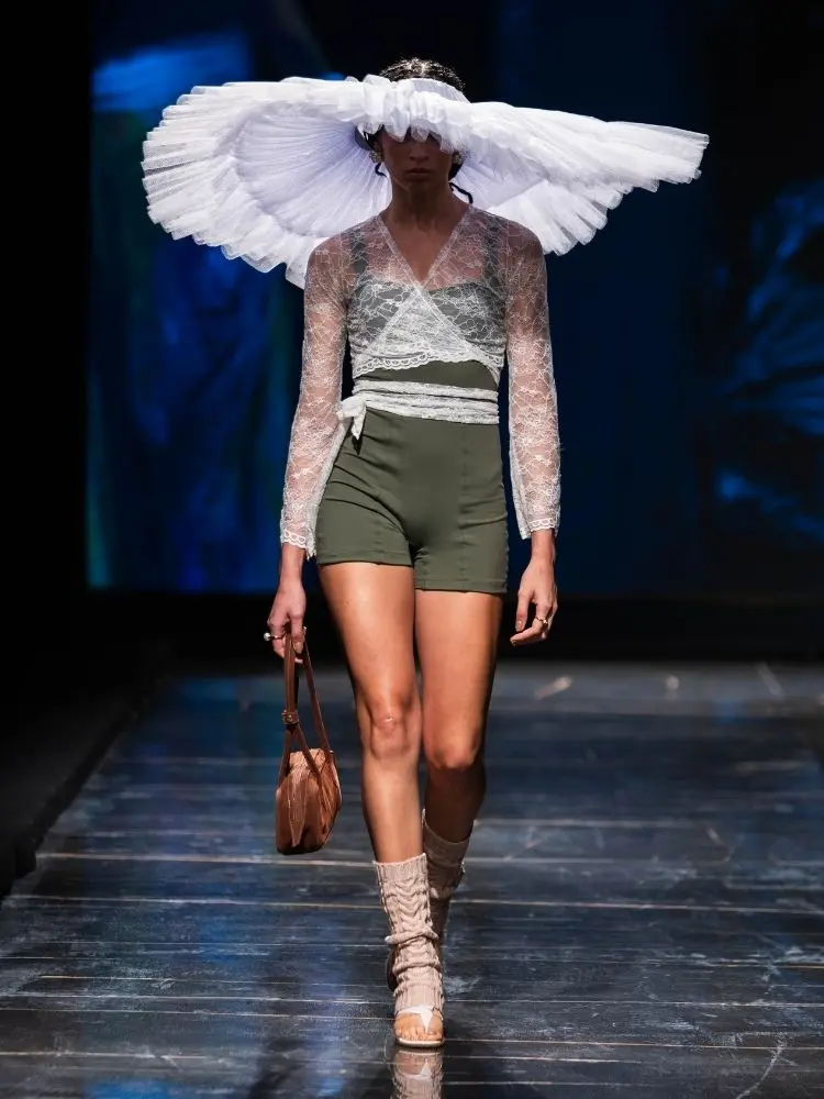 Modelo no desfile de Lire Brand, durante o 2º dia do DFB Festival 2026