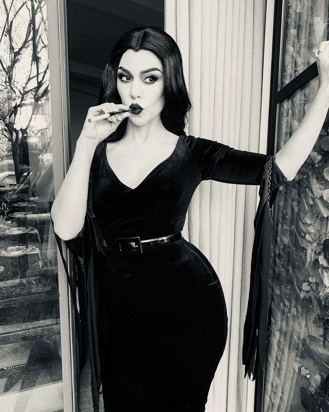 inspirações para Halloween: Kourtney fantasiada de vampira gótica