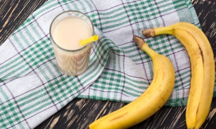 Chá de banana gelado.