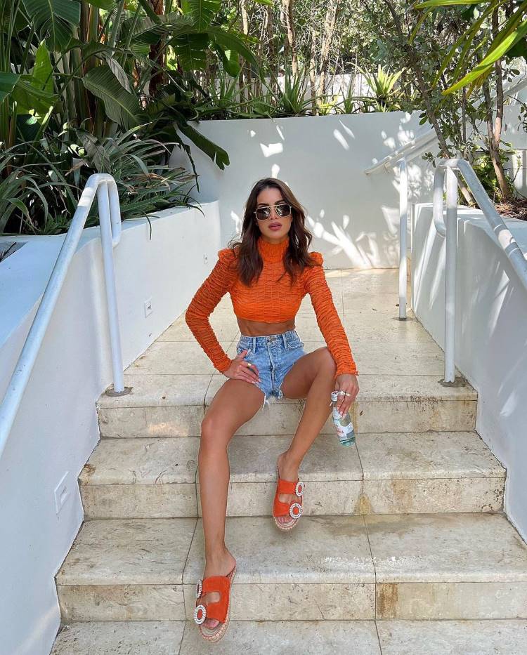 Looks com short jeans e cropped