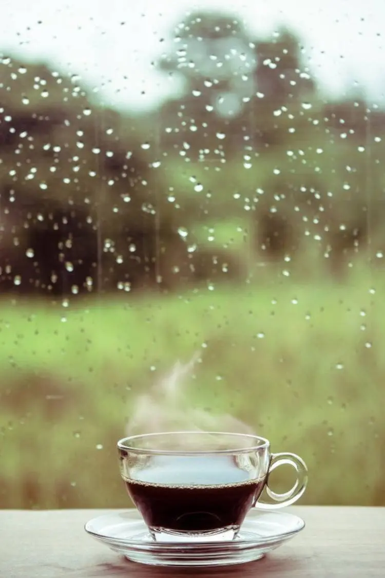 Café saindo fumacinha no inverno
