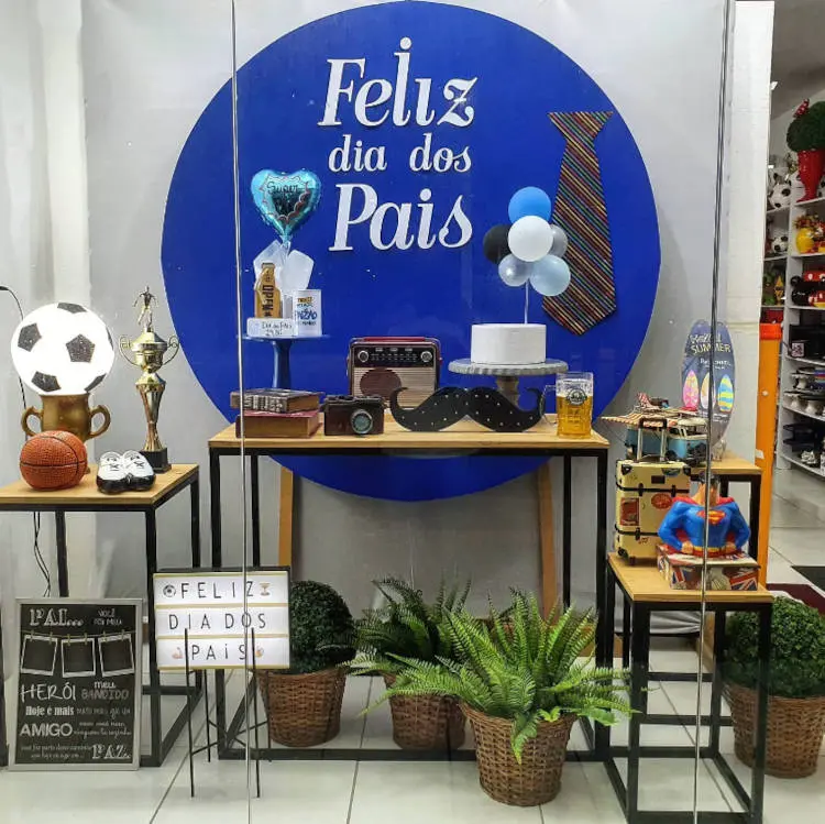 Decoração para vitrine para o dia dos pais. Loja de presentes.