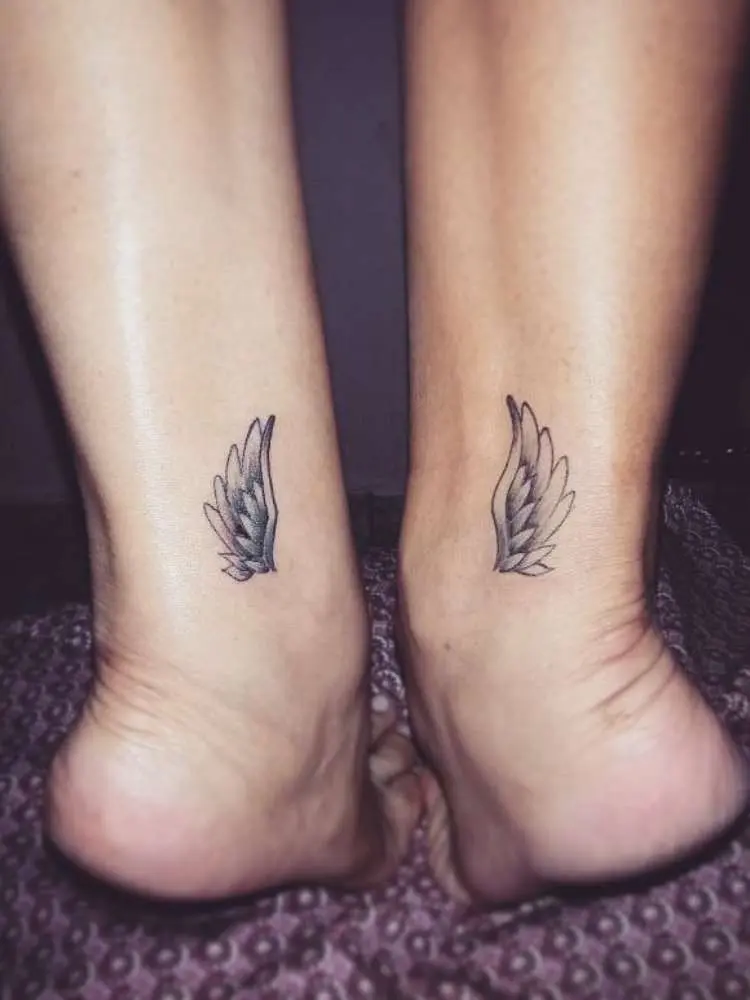 Opção de tatuagem de amigas