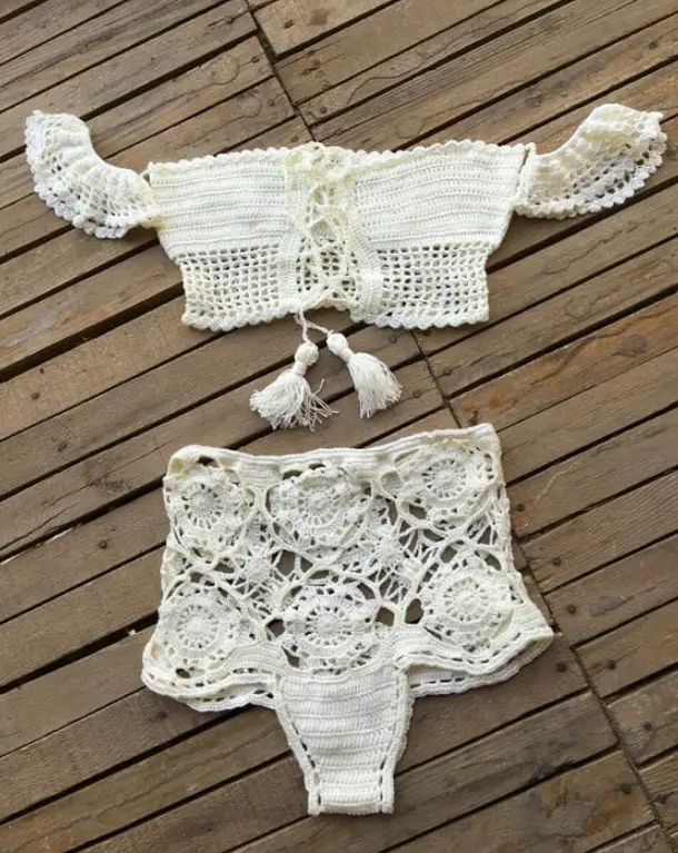 Biquínis de crochê: top ciganinha e hot pant