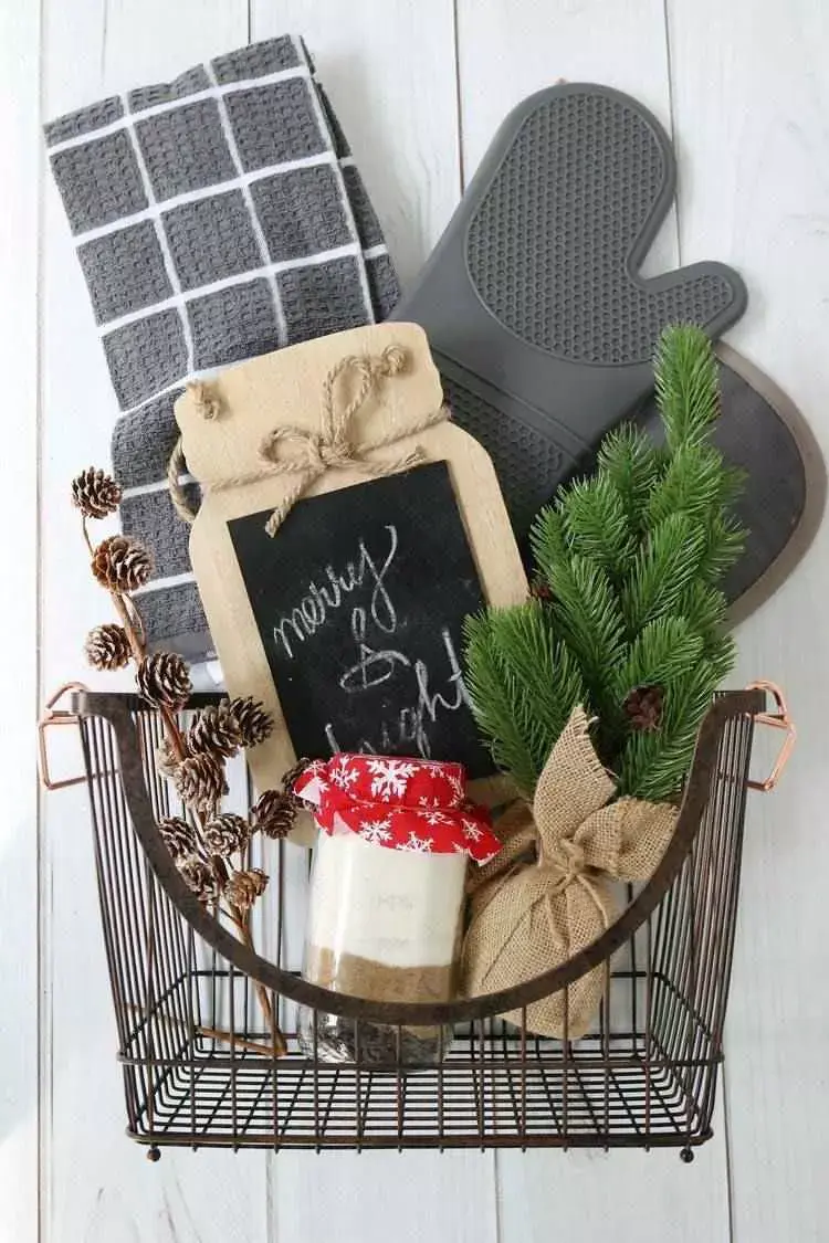 Cesta de Natal com pinheiro
