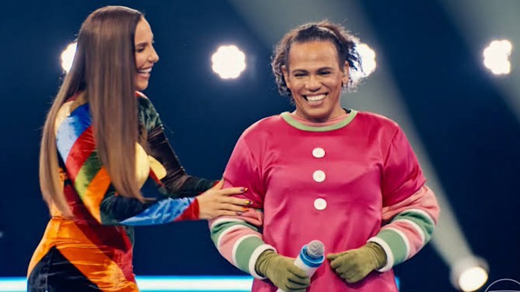Mamãe Abacate foi a eliminada do The Masked Singer Brasil e Valéria Barcellos é quem dava a voz à personagem.