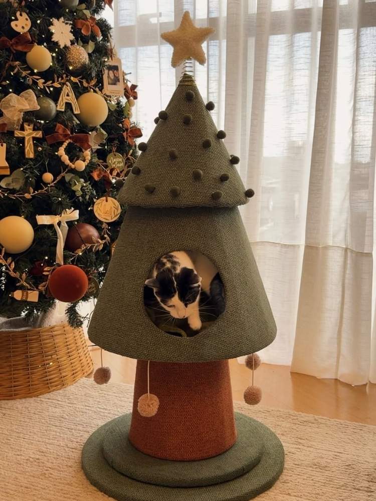 Árvore de Natal feita de abajur para gato