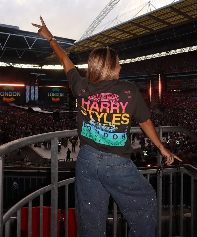 Look para o show do Harry Styles: camiseta e calça jeans